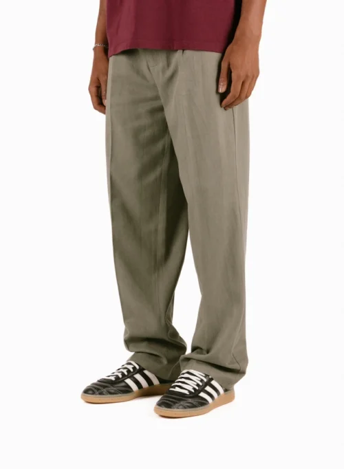 Regular Pleated Chino’s Smokey Olive